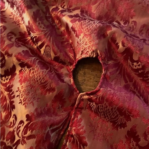 SOLD Vintage Christmas tree skirt 58 inches - Picture 5 of 8